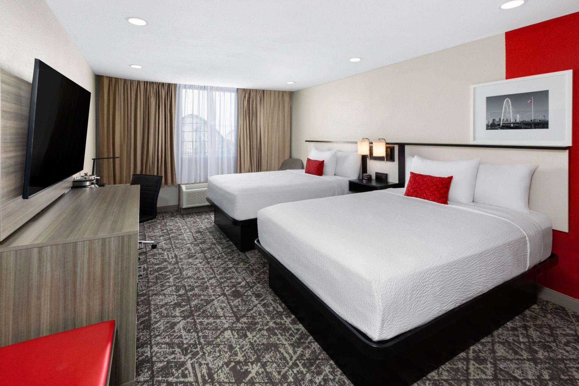 Ramada By Wyndham Dfw Airport Hotel Irving Exterior foto